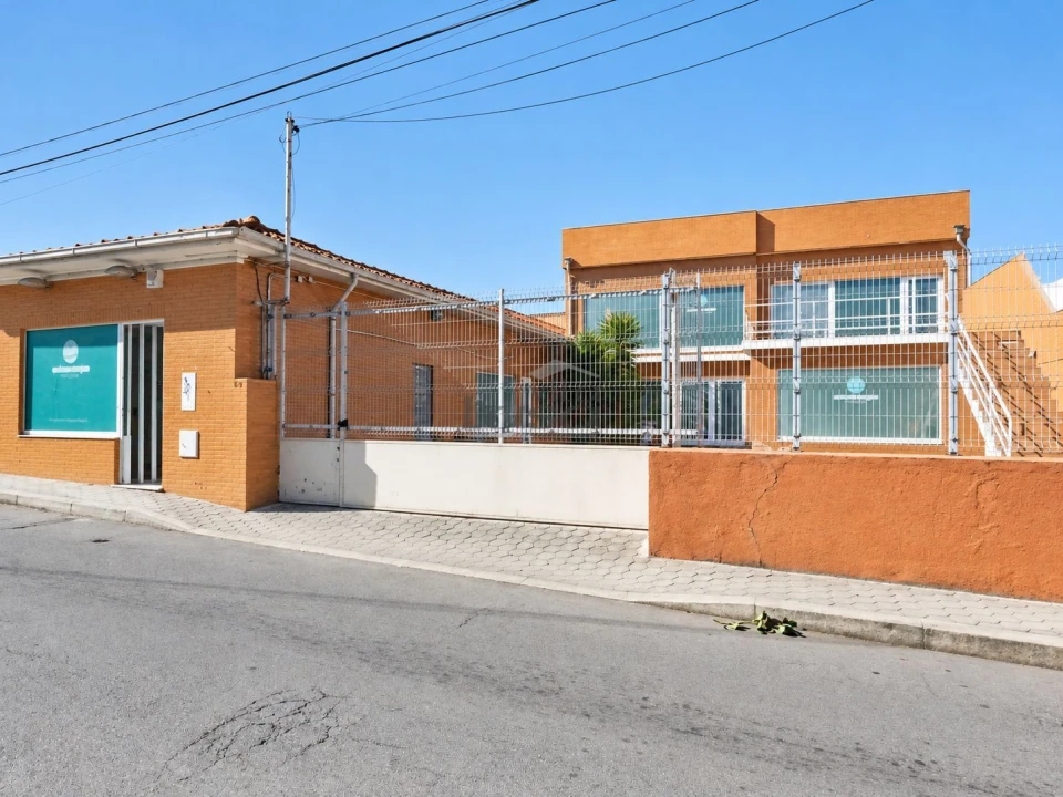 Loja para Arrendamento em Oliveira do Douro Foto 1