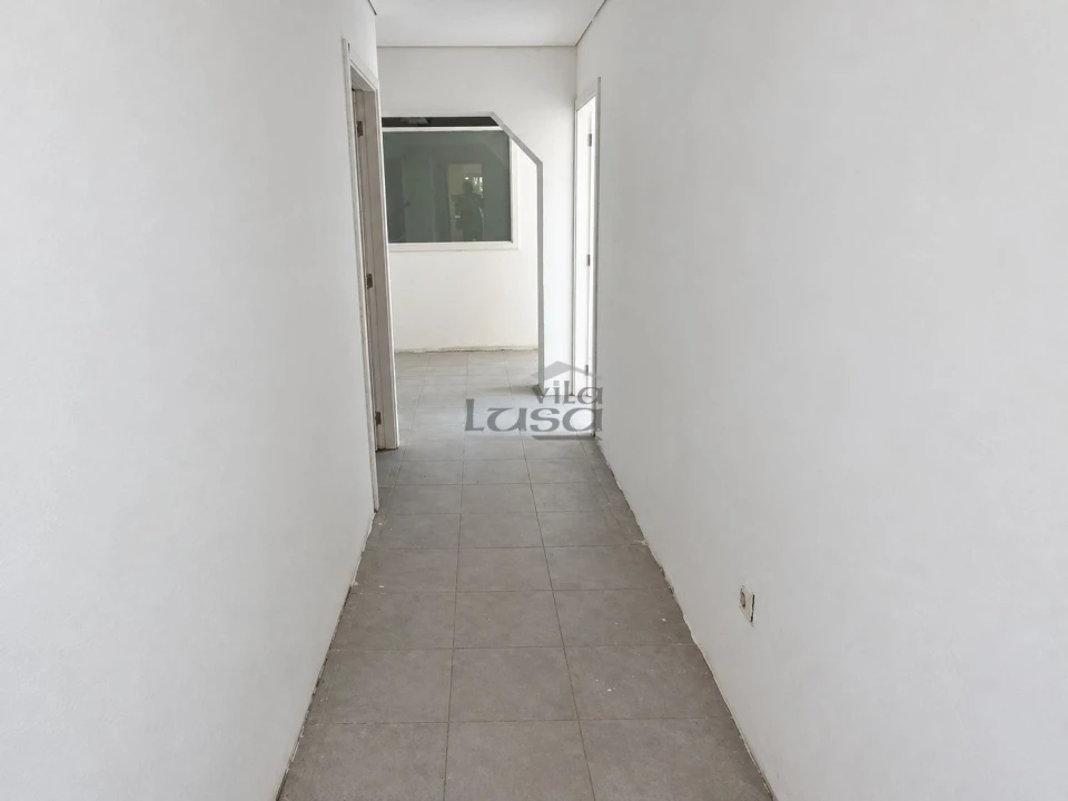 Loja para Arrendamento em Oliveira do Douro Foto 16