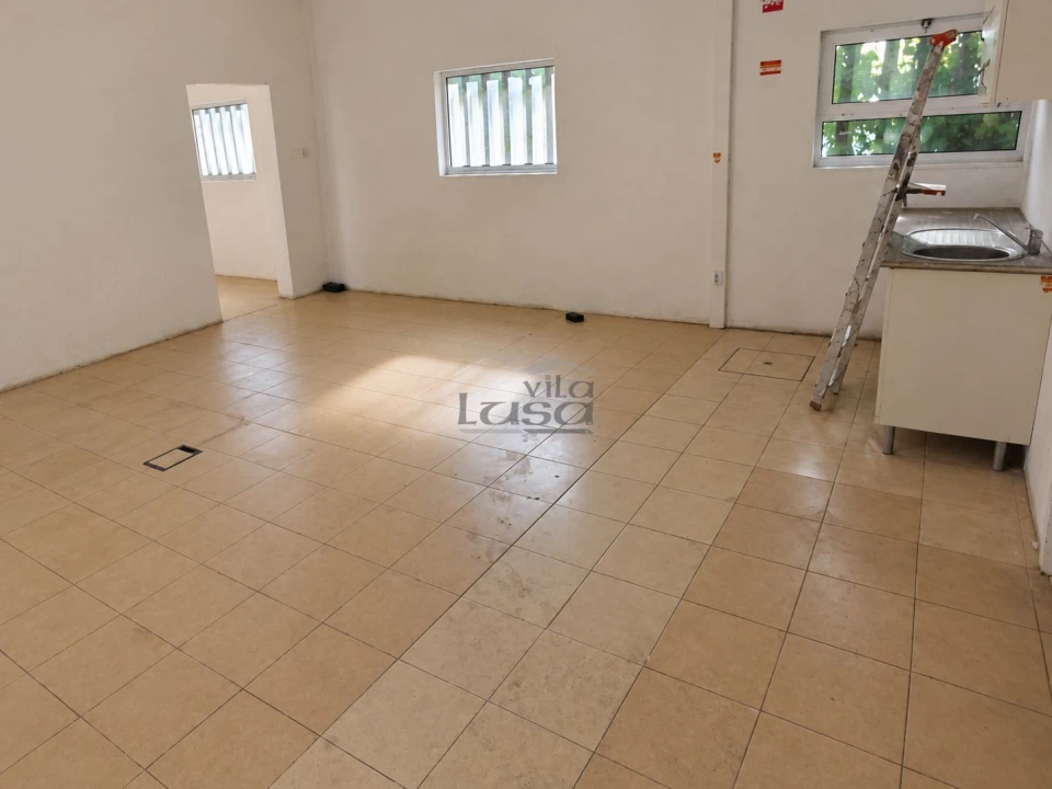 Loja para Arrendamento em Oliveira do Douro Foto 28