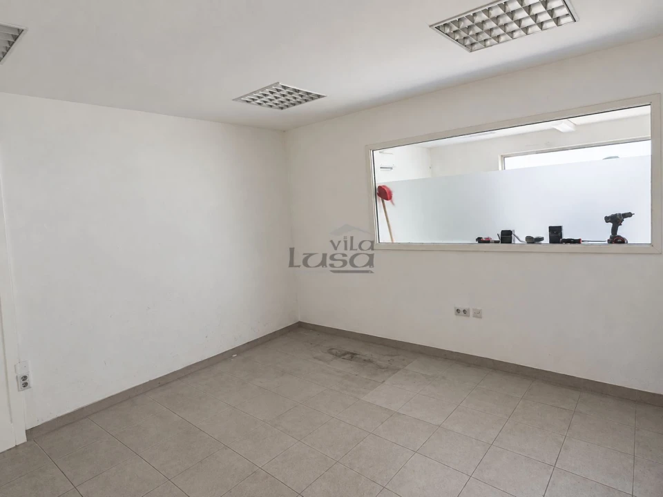 Loja para Arrendamento em Oliveira do Douro Foto 30