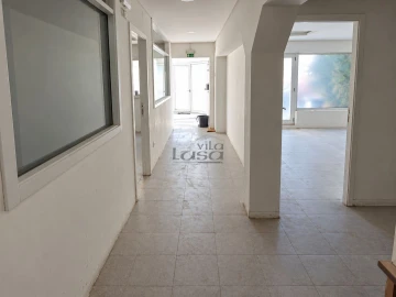 Loja para Arrendamento em Oliveira do Douro