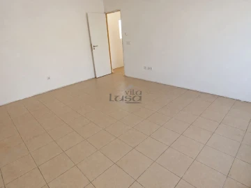 Loja para Arrendamento em Oliveira do Douro