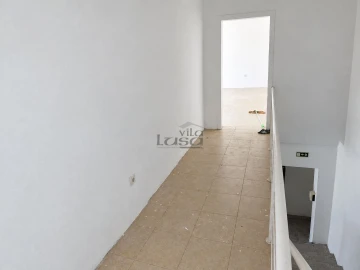 Loja para Arrendamento em Oliveira do Douro