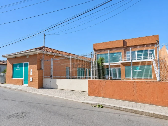 Loja para Arrendamento em Oliveira do Douro Foto 2