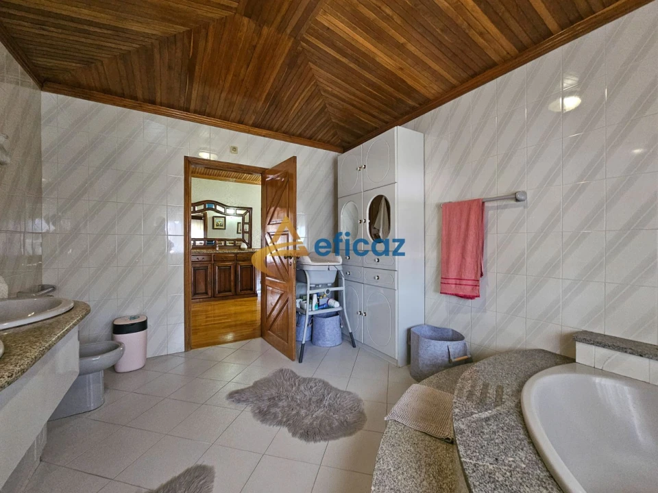 Apartamento T4 para Venda em Carvalhosa Foto 17