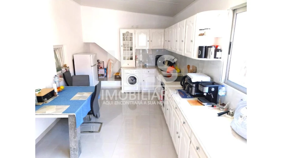 Moradia T2 para Venda em Alqueidão Foto 6