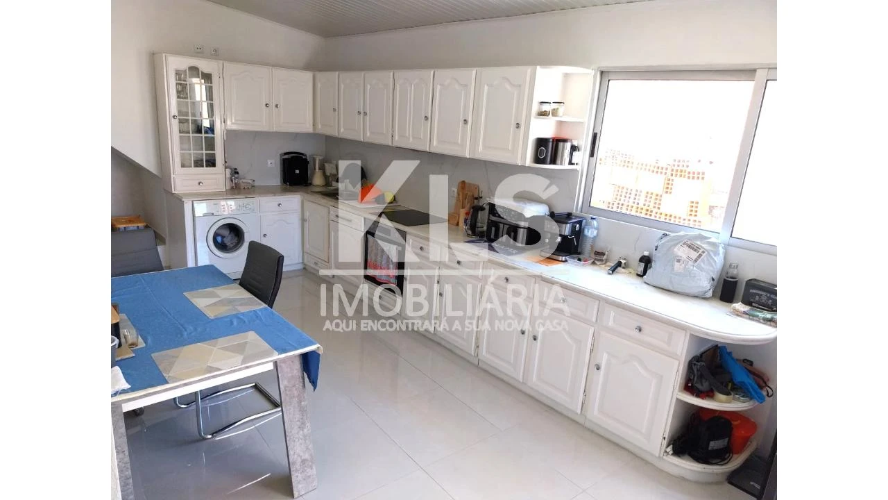 Moradia T2 para Venda em Alqueidão Foto 5