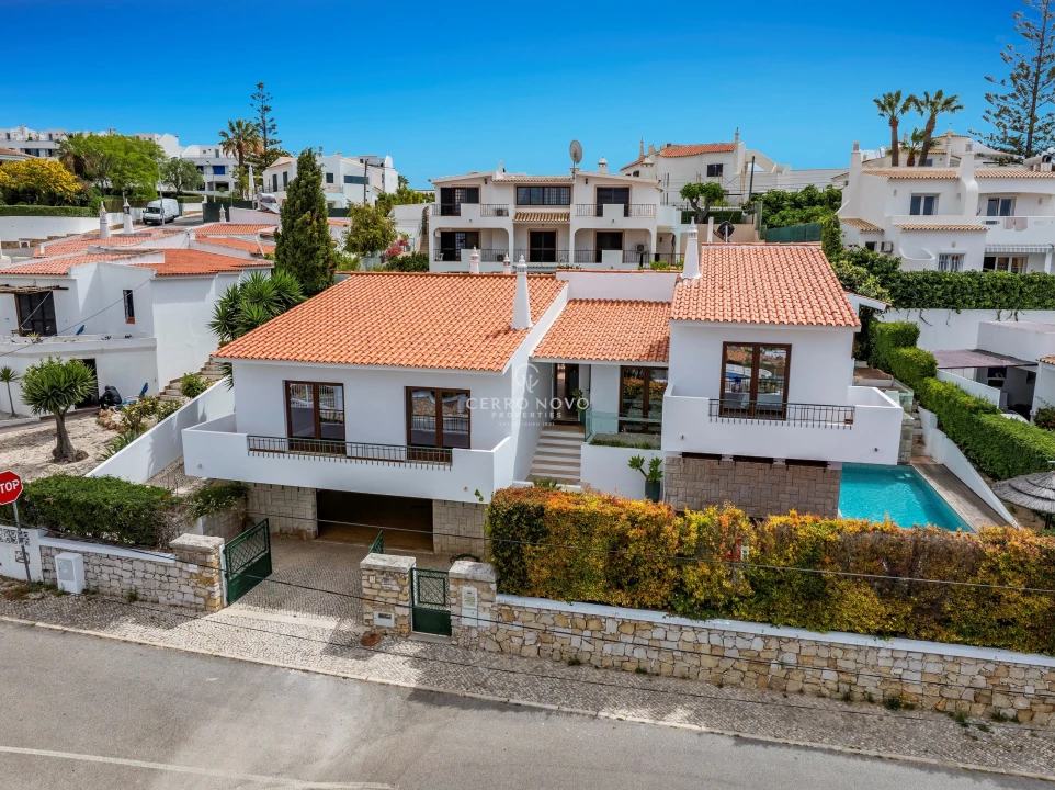 Moradia T5 para Venda em Albufeira e Olhos de Água Foto 1