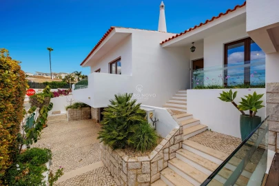 Moradia T5 para Venda em Albufeira e Olhos de Água