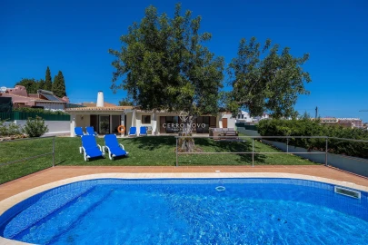 Moradia T4 para Venda em Albufeira e Olhos de Água