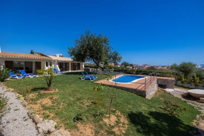 Moradia T4 para Venda em Albufeira e Olhos de Água