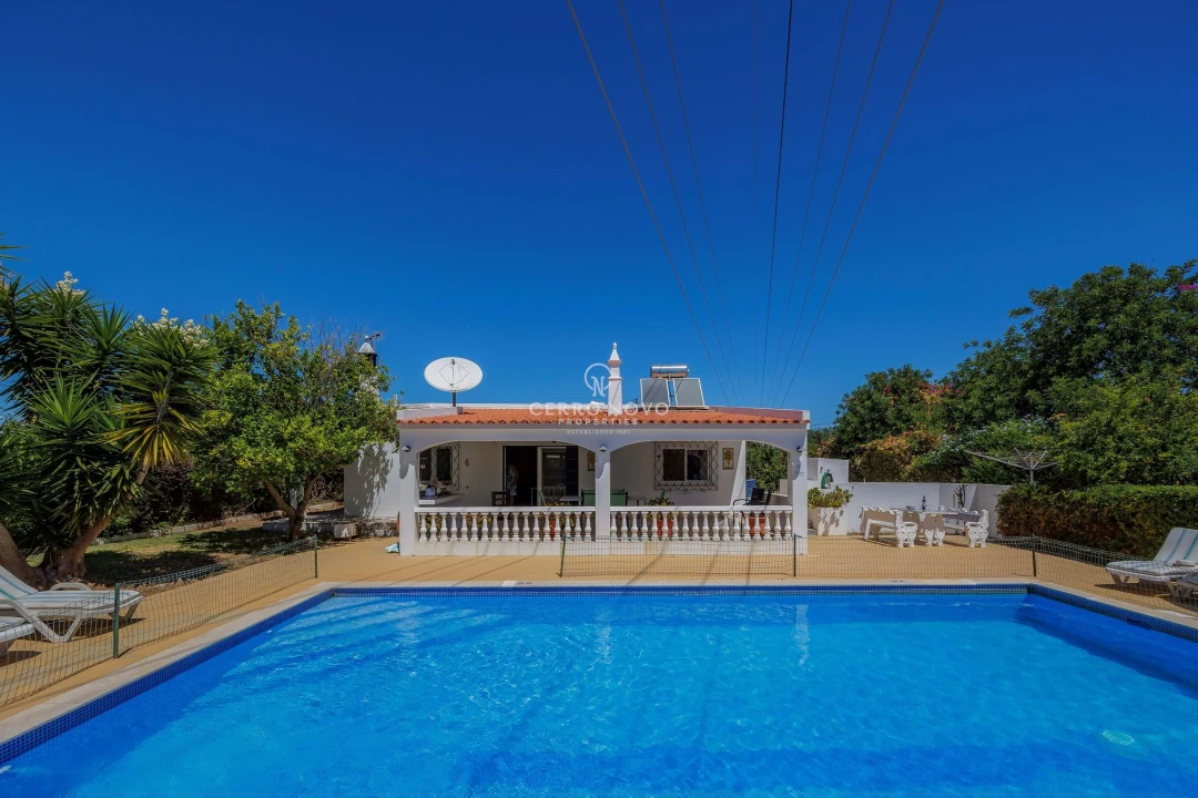 Moradia T4 para Venda em Albufeira e Olhos de Água Foto 1