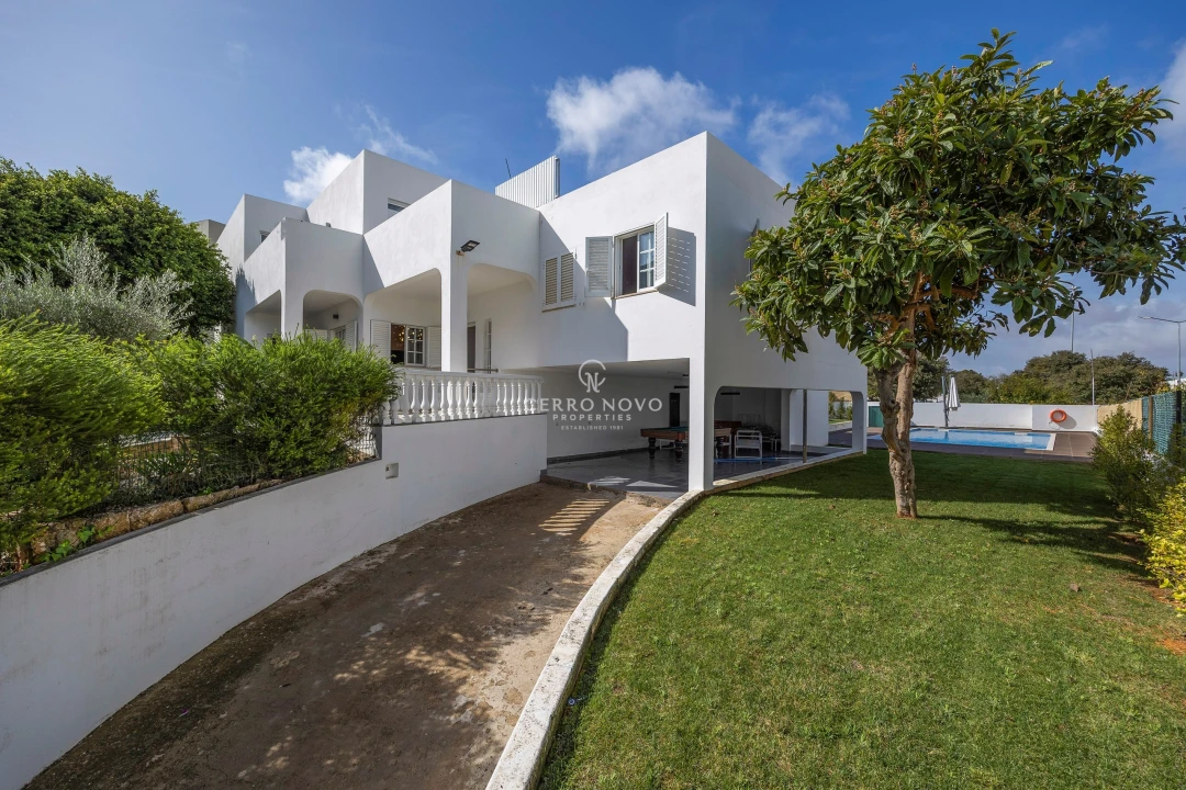 Moradia T7 para Venda em Albufeira e Olhos de Água Foto 1