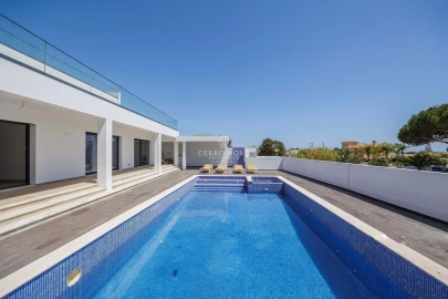 Moradia T5 para Venda em Albufeira e Olhos de Água