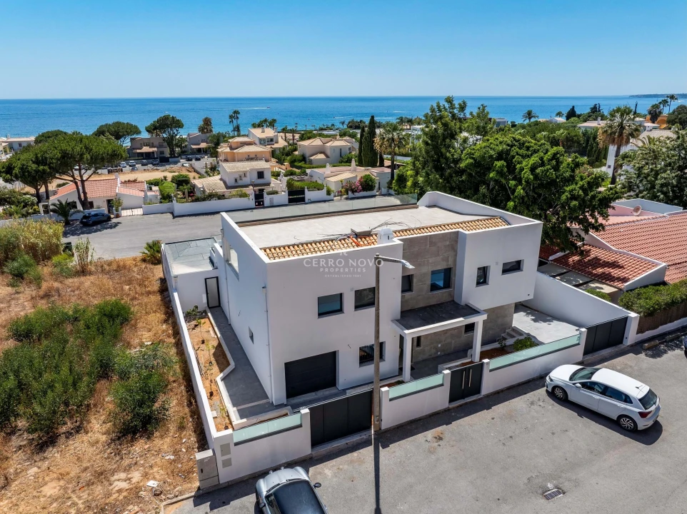 Moradia T5 para Venda em Albufeira e Olhos de Água Foto 1