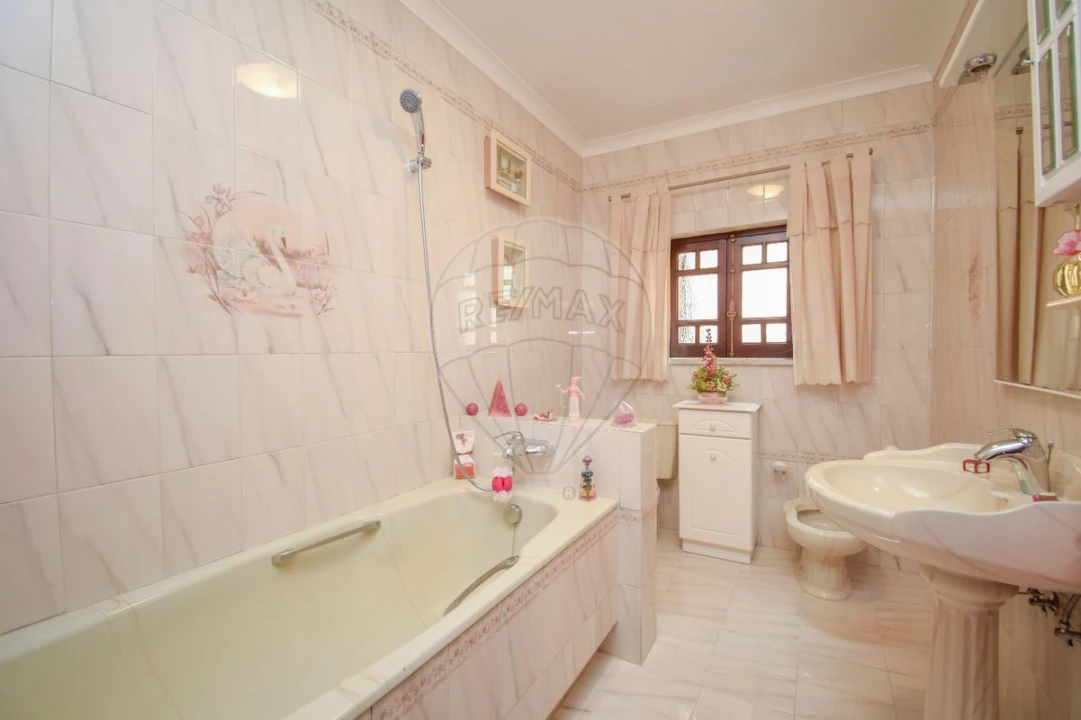 Moradia T5 para Venda em Santa Barbara Foto 38