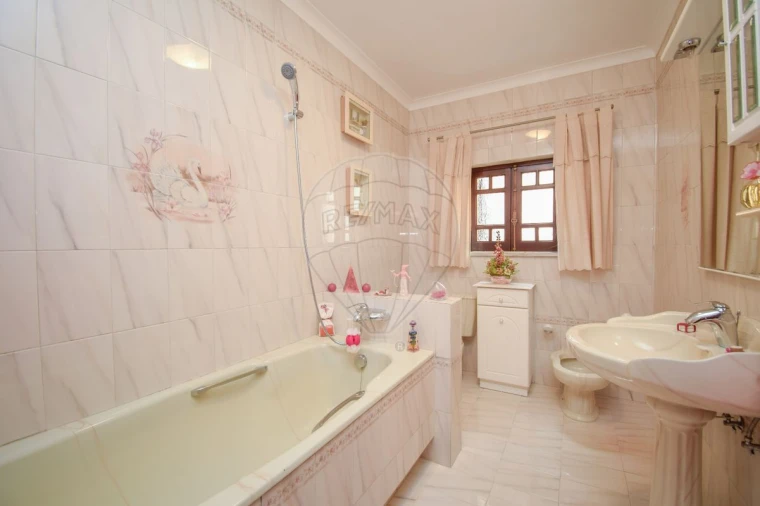 Moradia T5 para Venda em Santa Barbara Foto 38