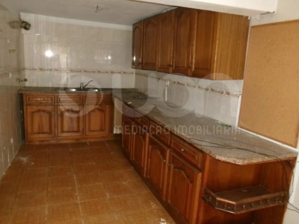 Moradia T1 para Venda em Candosa Foto 3