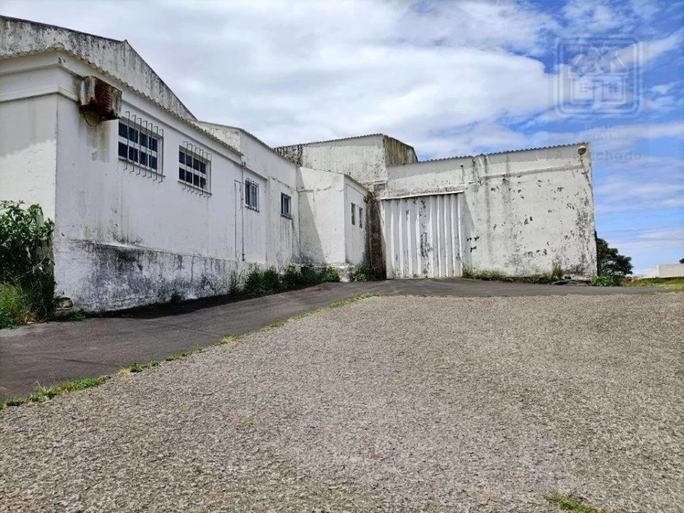 Armazém para Venda em Praia da Vitoria (Santa Cruz) Foto 3