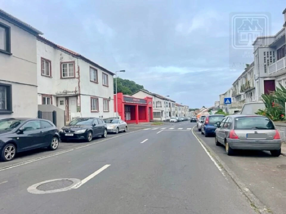 Armazém para Venda em Praia da Vitoria (Santa Cruz) Foto 9