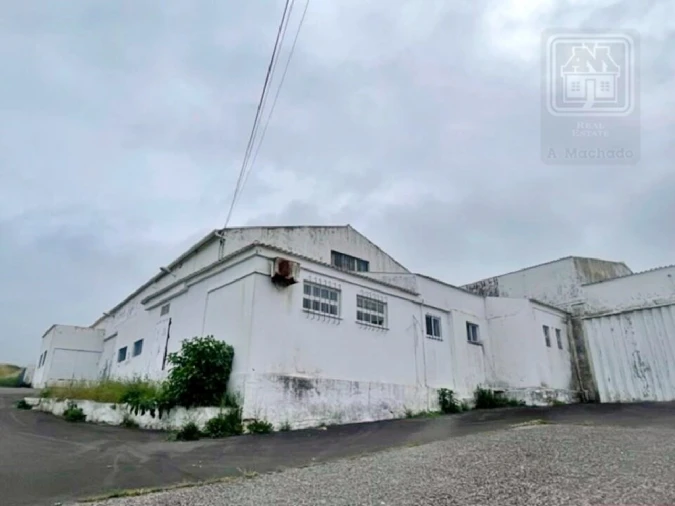 Armazém para Venda em Praia da Vitoria (Santa Cruz) Foto 2