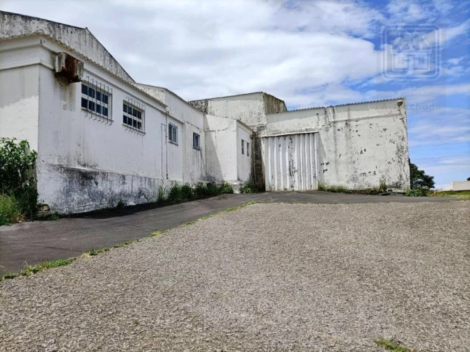 Armazém para Venda em Praia da Vitoria (Santa Cruz) Foto 3