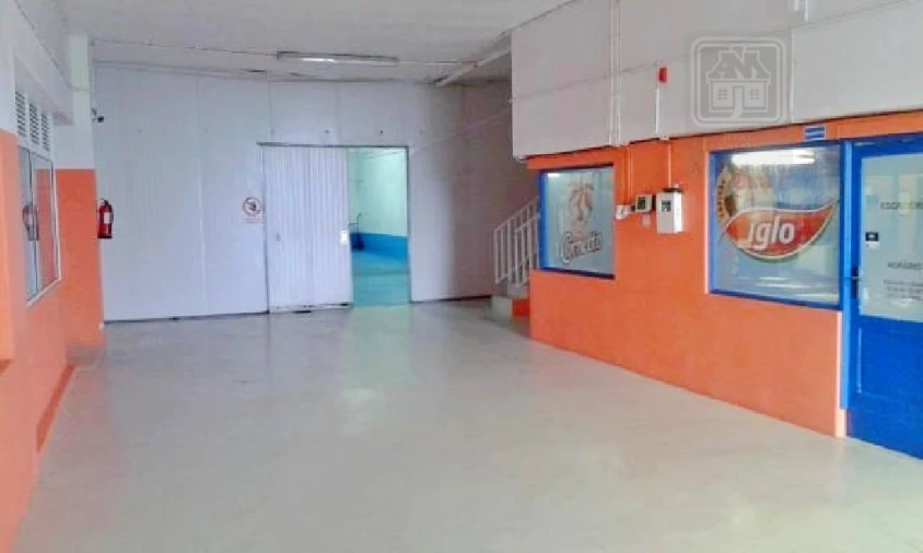 Armazém para Venda em Praia da Vitoria (Santa Cruz) Foto 11