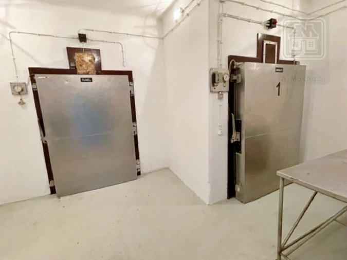 Armazém para Venda em Praia da Vitoria (Santa Cruz) Foto 18