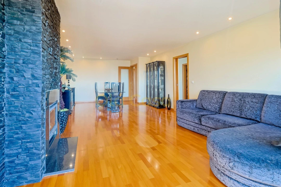 Apartamento T3 para Venda em Mafamude e Vilar do Paraíso Foto 1
