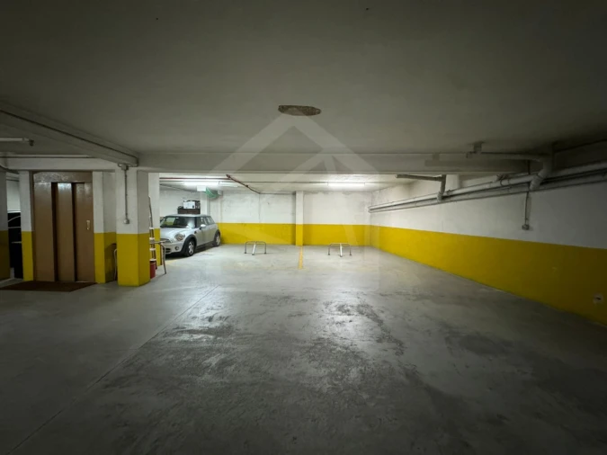 Garagem para Venda em São João da Madeira Foto 3