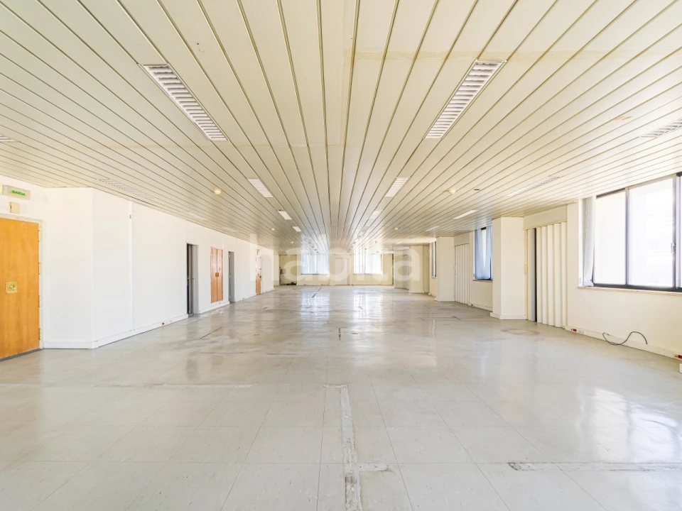 Escritório para Arrendamento em Sacavém e Prior Velho Foto 13