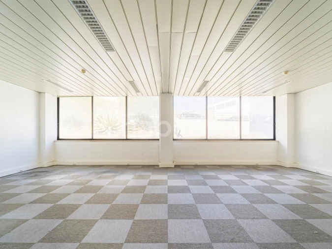 Escritório para Venda em Sacavém e Prior Velho Foto 8