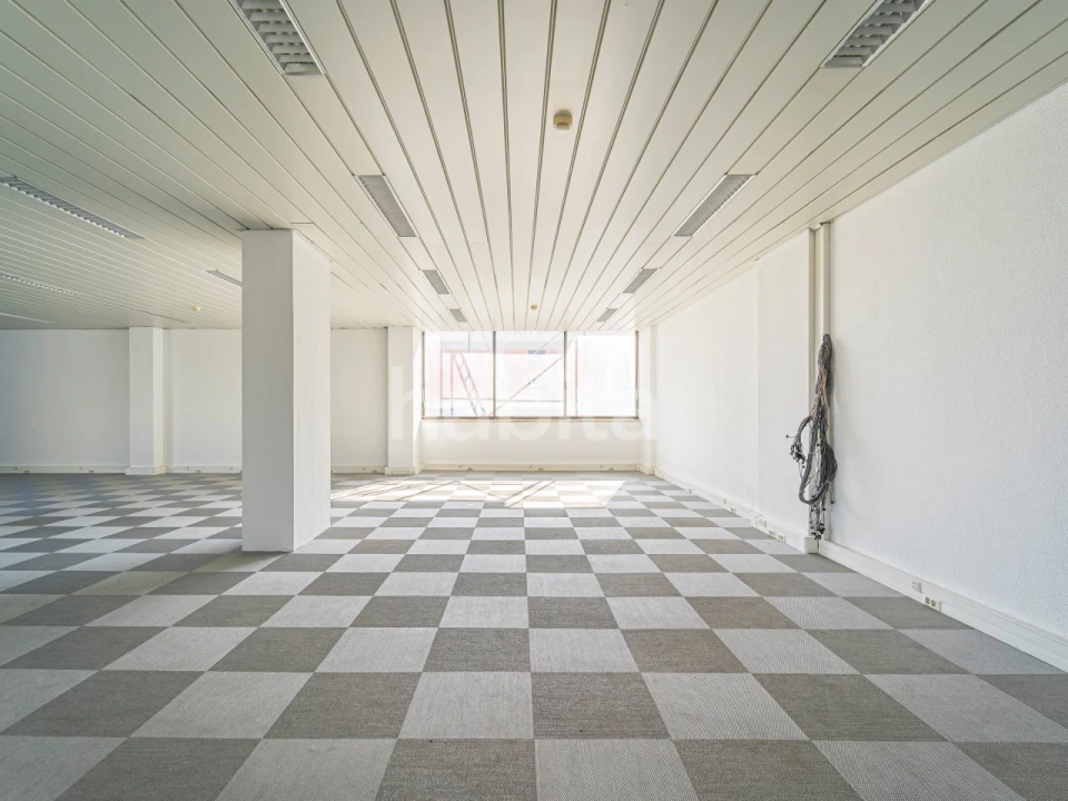 Escritório para Venda em Sacavém e Prior Velho Foto 17