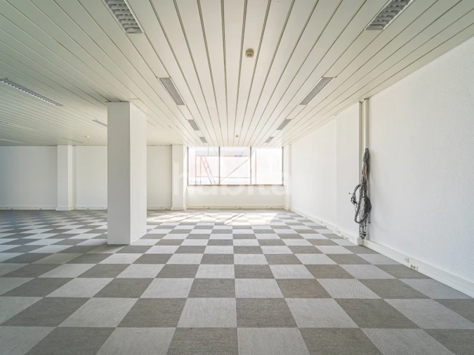 Escritório para Venda em Sacavém e Prior Velho Foto 17