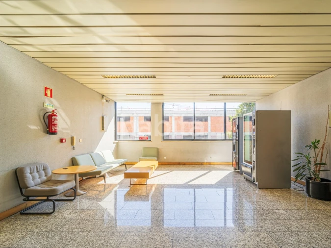 Escritório para Venda em Sacavém e Prior Velho Foto 25