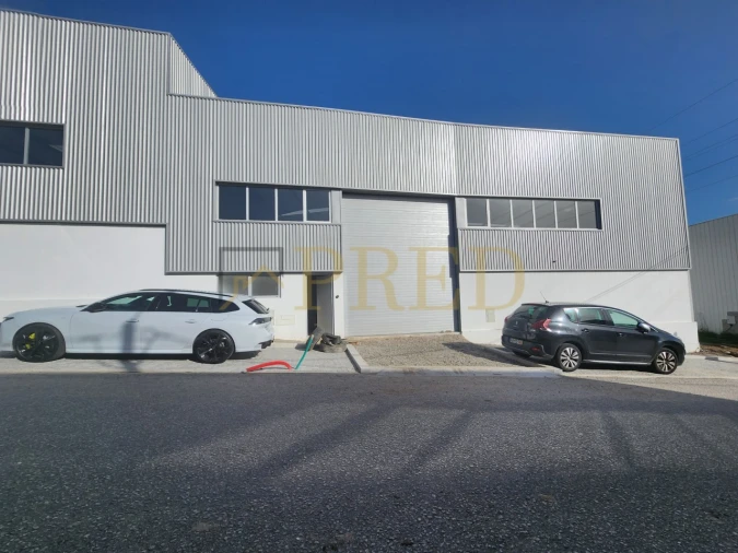 Armazém para Arrendamento em Rio Tinto Foto 1