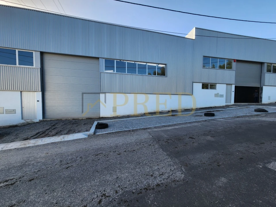 Armazém para Arrendamento em Rio Tinto Foto 1