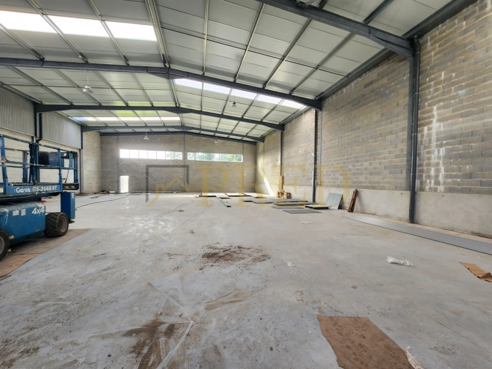 Armazém para Arrendamento em Rio Tinto Foto 3