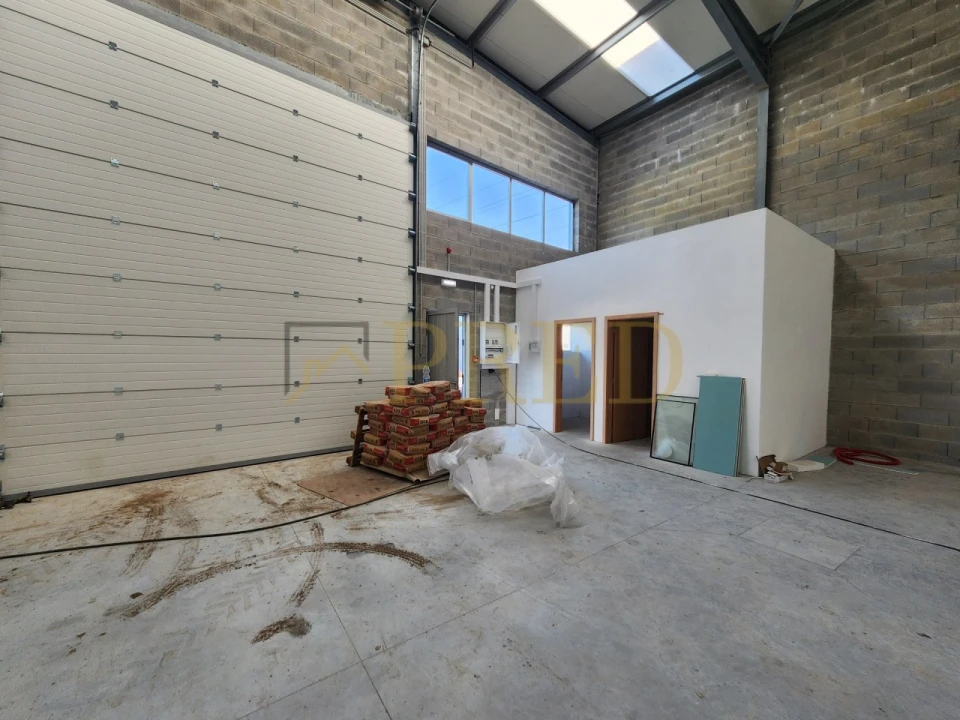 Armazém para Arrendamento em Rio Tinto Foto 4