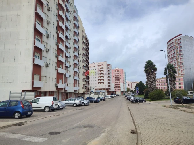 Apartamento T3 para Venda em Corroios