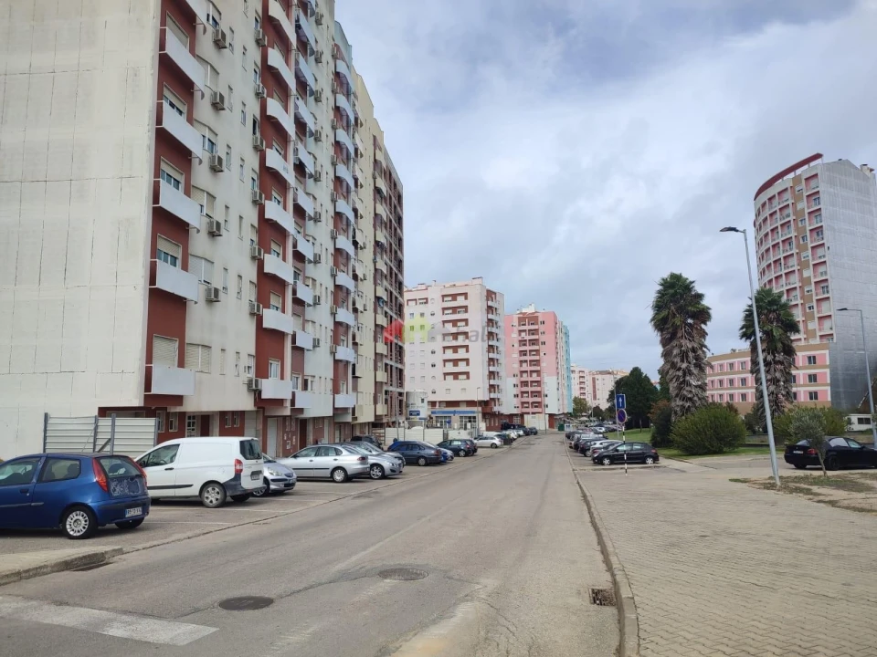 Apartamento T3 para Venda em Corroios Foto 1