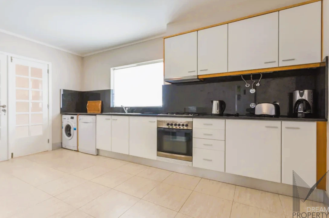 Apartamento T2 para Venda em Quarteira Foto 12