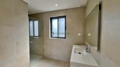 Moradia T5 para Venda em Quarteira