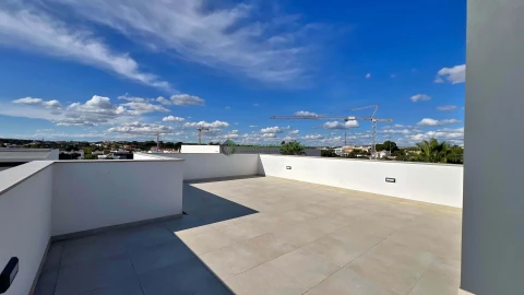 Moradia T5 para Venda em Quarteira