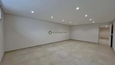 Moradia T5 para Venda em Quarteira