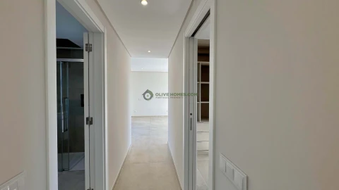 Moradia T5 para Venda em Quarteira