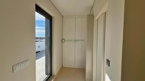 Moradia T5 para Venda em Quarteira