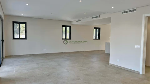 Moradia T5 para Venda em Quarteira