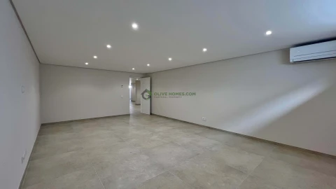 Moradia T5 para Venda em Quarteira