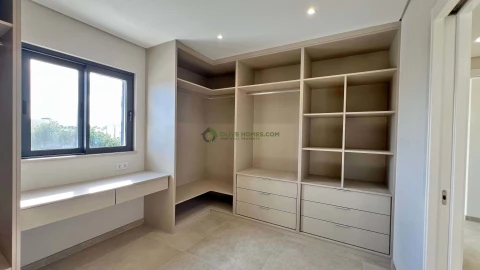 Moradia T5 para Venda em Quarteira